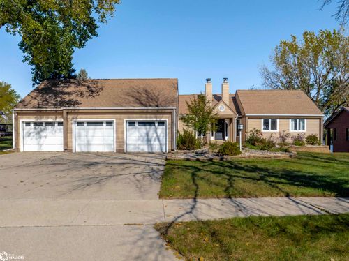 1000 Briarstone Dr, Mason City, IA, 50401-4640 | Card Image