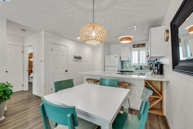 UNIT-212 - 325 Kitty Hawk Rd, Condo with 2 bedrooms, 1 bathrooms and 1 parking in Alameda CA | Image 10