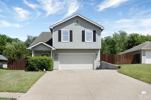 2432 Fox Sparrow Ct, Junction City, KS, 66441-2688 | Card Image