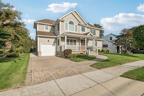 470 Argyle Rd, Mineola, NY, 11501-1014 | Card Image