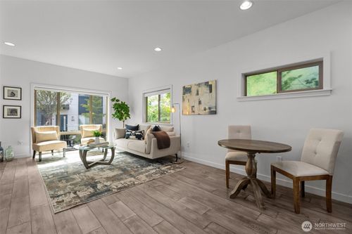 4264 S Greenbelt Station Dr, Seattle, WA, 98118-5132 | Card Image