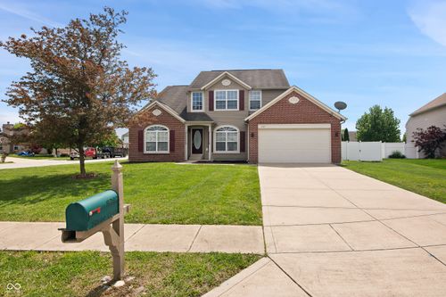 8287 Shute Cir, Avon, IN, 46123-6716 | Card Image