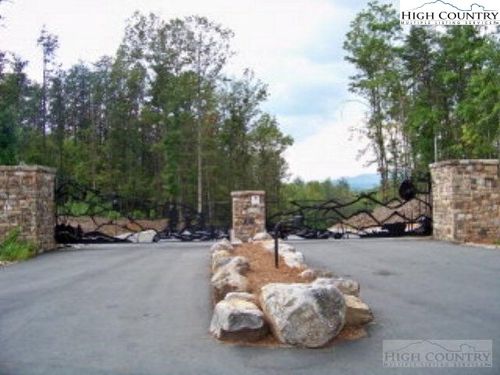 1552 Bear Cliff Village Dr, Nebo, NC, 28761 | Card Image