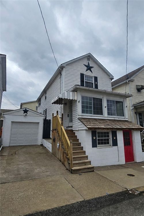 539 Walnut St, Vandergrift, PA, 15690-3403 | Card Image