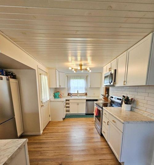 528 5th Ave, Two Harbors, MN, 55616-1424 | Card Image