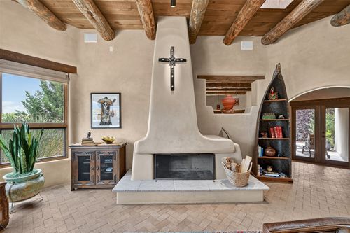 39 Centaurus Ranch Rd, Santa Fe, NM, 87507-7912 | Card Image