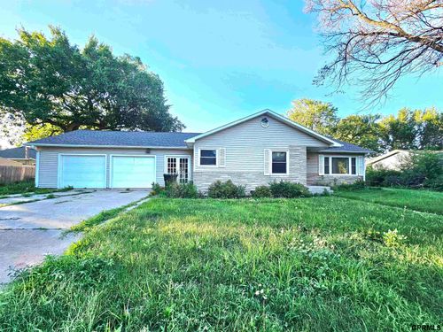 208 4th St, Edgar, NE, 68935-3158 | Card Image