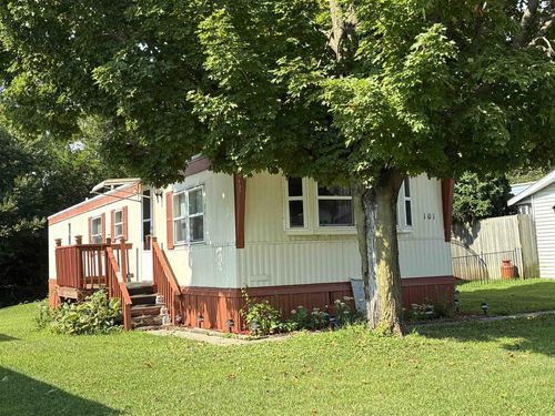 101-101 Falling Creek Cir, Janesville, WI, 53548-9106 | Card Image