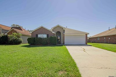 23874 Waterford Ct, House other with 3 bedrooms, 2 bathrooms and null parking in Denham Springs LA | Image 1