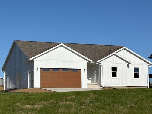553 Massman Dr, Decorah, IA, 52101-1324 | Card Image