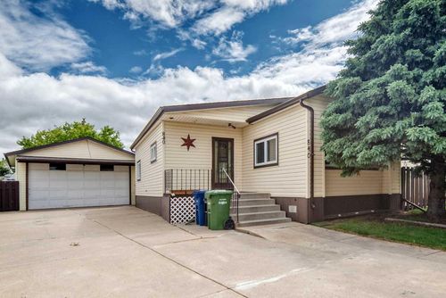 840 Spring Haven Crt Se, Airdrie, AB, T4A1B7 | Card Image