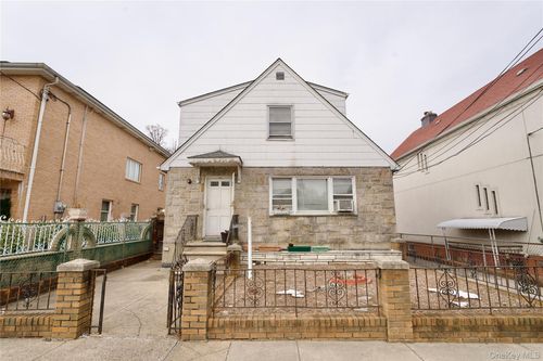 20 Hazen St, East Elmhurst, NY, 11370-1114 | Card Image