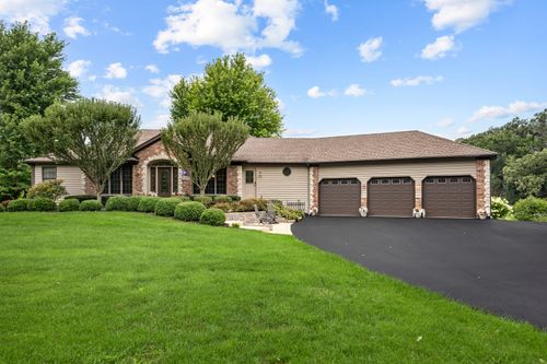 11119 Pebble Dr, Huntley, IL, 60142-9414 | Card Image