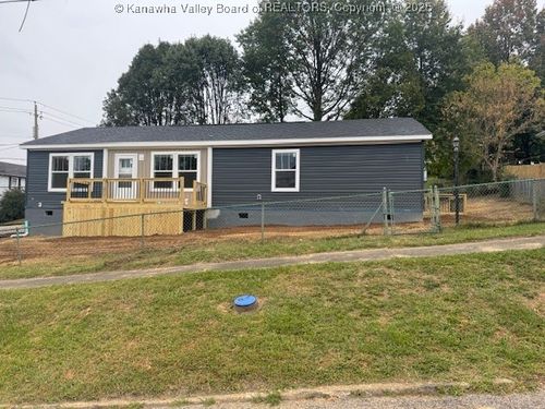 904 Greendale Dr, Charleston, WV, 25302-3224 | Card Image