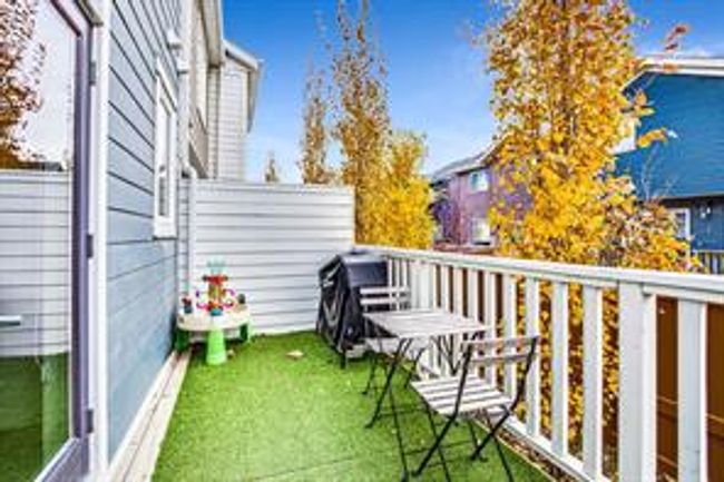 51 Sherwood Row Nw, Home with 2 bedrooms, 2 bathrooms and 3 parking in Calgary AB | Image 6