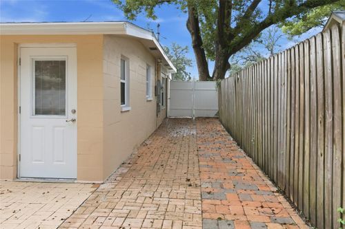 8407 N Newport Avenue, TAMPA, FL, 33604 | Card Image