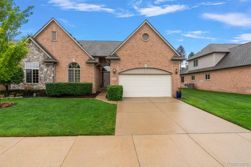 69-2681 Kentwood Dr, Shelby Township, MI, 48316-3887 | Card Image