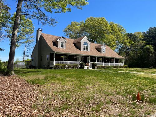 5 Easterly Ct, Manorville, NY, 11949-2813 | Card Image