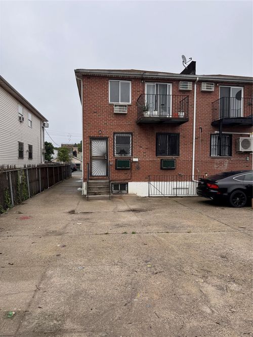 864 Euclid Ave, Brooklyn, NY, 11208-5007 | Card Image