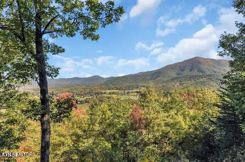 4-4 Glenview Way, Sevierville, TN, 37862-8660 | Card Image