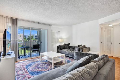apt-301-17800 Atlantic Blvd, Sunny Isles Beach, FL, 33160-2704 | Card Image