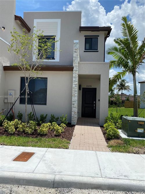20696-20696 Ne 7th Pl, Miami, FL, 33179-3583 | Card Image