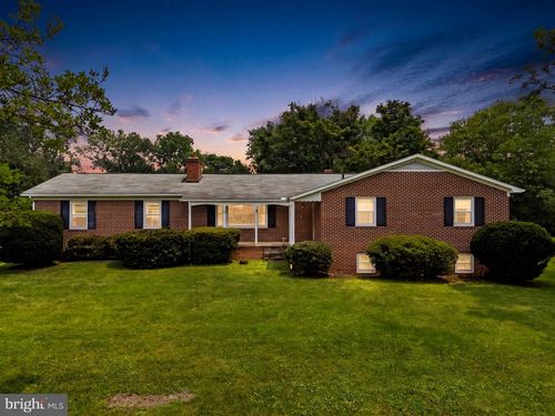 3 S Hughes St, HAMILTON, VA, 20158-9536 | Card Image