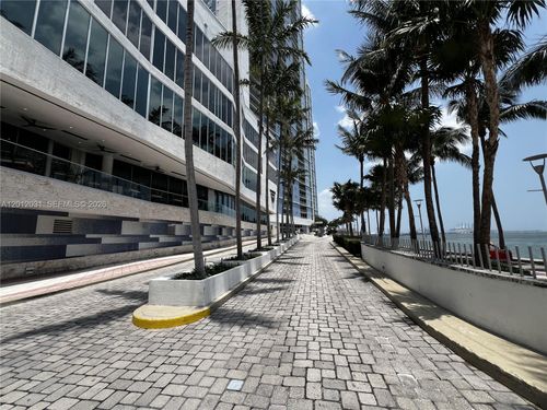 2900-335 S Biscayne Blvd, Miami, FL, 33131-2350 | Card Image