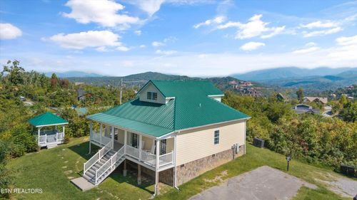 807 Wattle Blossom Way, Gatlinburg, TN, 37738-1404 | Card Image