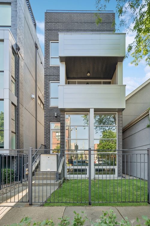 3-948 N Honore St, Chicago, IL, 60622-4928 | Card Image
