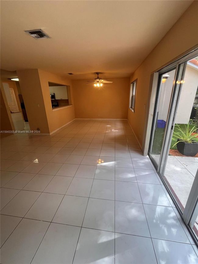 4041 - 4041 Nw 84 Th Ter, Townhouse with 3 bedrooms, 3 bathrooms and null parking in Sunrise FL | Image 7