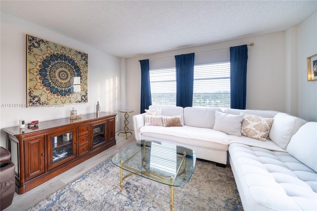 APT-914 - 4174 Inverrary Dr, Condo with 2 bedrooms, 2 bathrooms and null parking in Lauderhill FL | Image 5