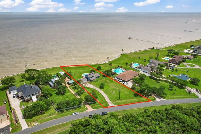 11320 Cedar Gully Rd, House other with 3 bedrooms, 2 bathrooms and 3 parking in Beach City TX | Image 6
