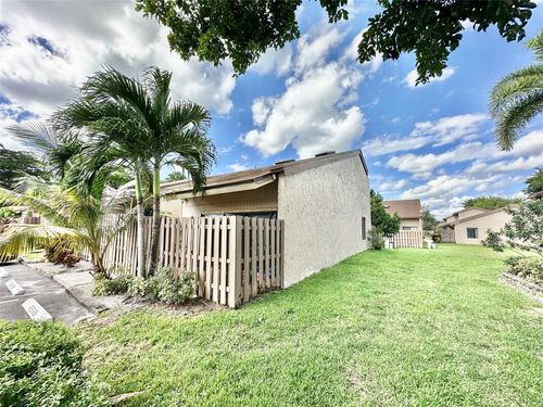 8011-8011 Sw 22nd Ct, Davie, FL, 33324-5513 | Card Image