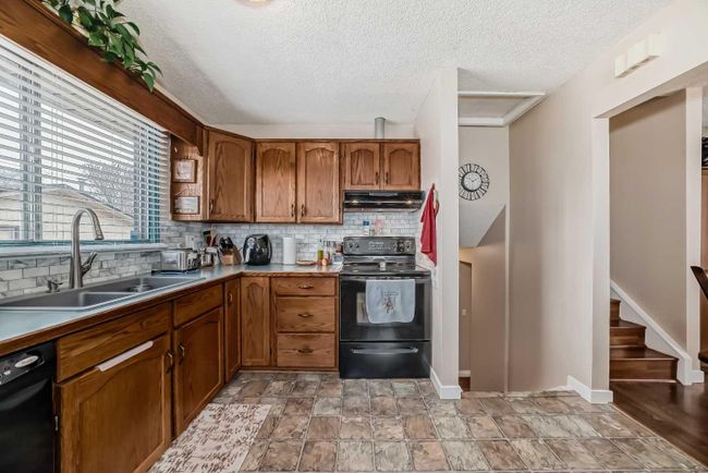 1328 Pennsburg Road Se, Home with 3 bedrooms, 2 bathrooms and 4 parking in Calgary AB | Image 11