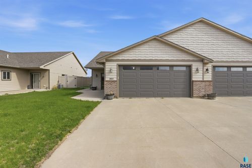 3804 E Brewster St, Sioux Falls, SD, 57108-8603 | Card Image