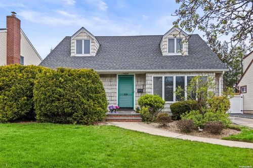 33 Dyckman Ave, Garden City Park, NY, 11040-5050 | Card Image