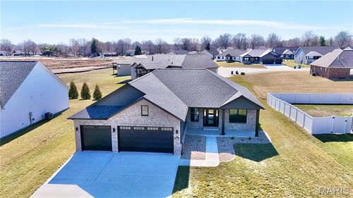 8450 Herrick Park Dr, Troy, IL, 62294-1160 | Card Image