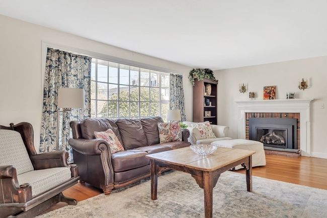 29 Brook St, House other with 4 bedrooms, 3 bathrooms and 4 parking in Wellesley MA | Image 5