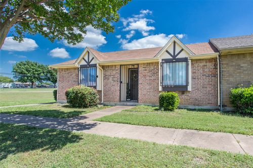 30-33 E Townhouse Ln, Grand Prairie, TX, 75052-5991 | Card Image