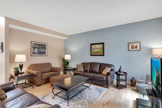 163 Strathridge Place Sw, Home with 3 bedrooms, 3 bathrooms and 4 parking in Calgary AB | Image 14