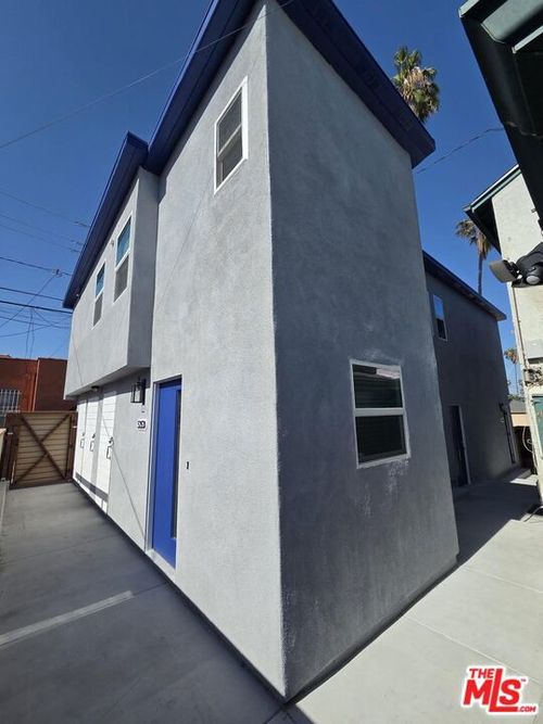 5353 1/2 S Harcourt Ave, Windsor Hills, CA, 90043-2215 | Card Image