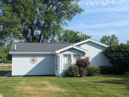 620 S Burt St, Au Gres, MI, 48703-9706 | Card Image