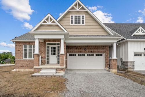 4 Palmira Dr, Sutton West, ON, L0E1R0 | Card Image