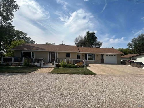 605 1st Ave W, Bison, SD, 57620-7115 | Card Image