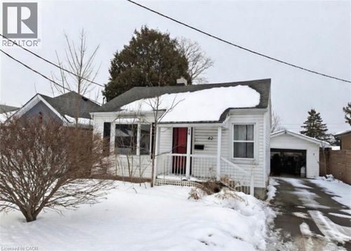 42 Avenue Rd, Cambridge, ON, N1R1B9 | Card Image
