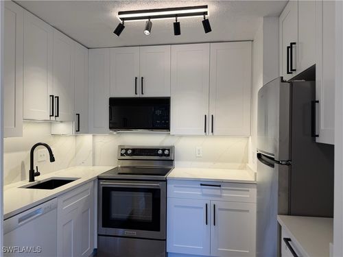 apt-303-2350 1st St, FORT MYERS, FL, 33901-2324 | Card Image