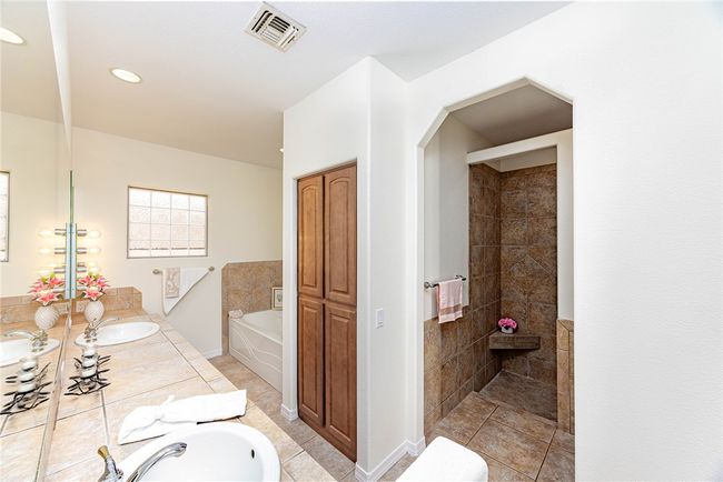 Bathroom | Image 16