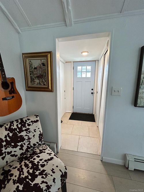 800 S 6th St, Lindenhurst, NY, 11757-5507 | Card Image