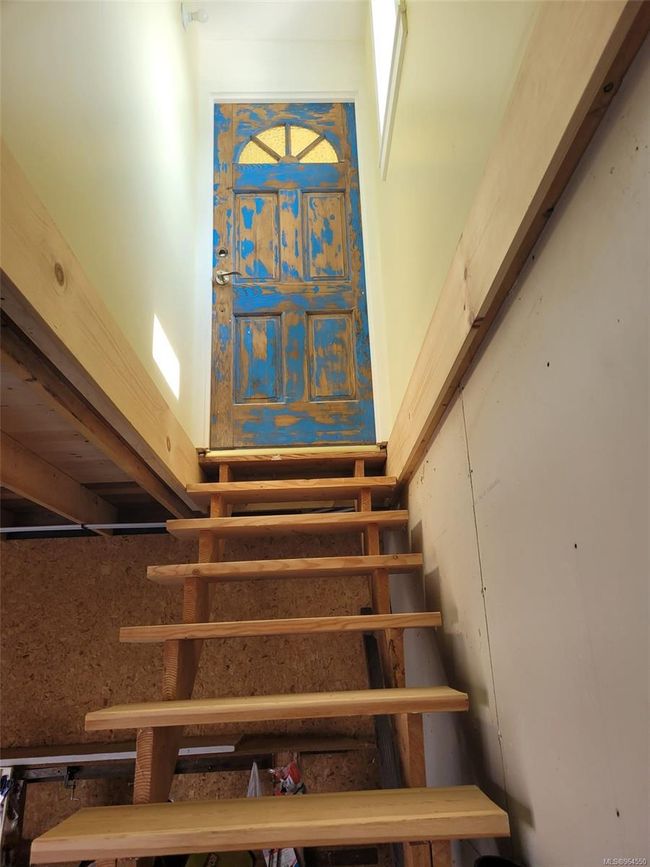 Inside entrance to bonus room | Image 29